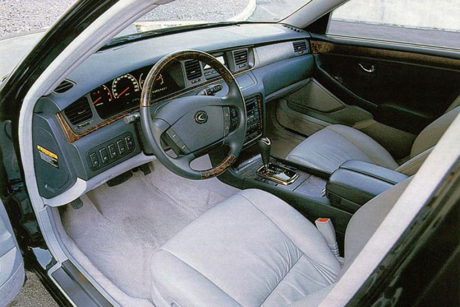 Интерьер Hyundai Centennial 1999 года  (фото 10 из 13)
